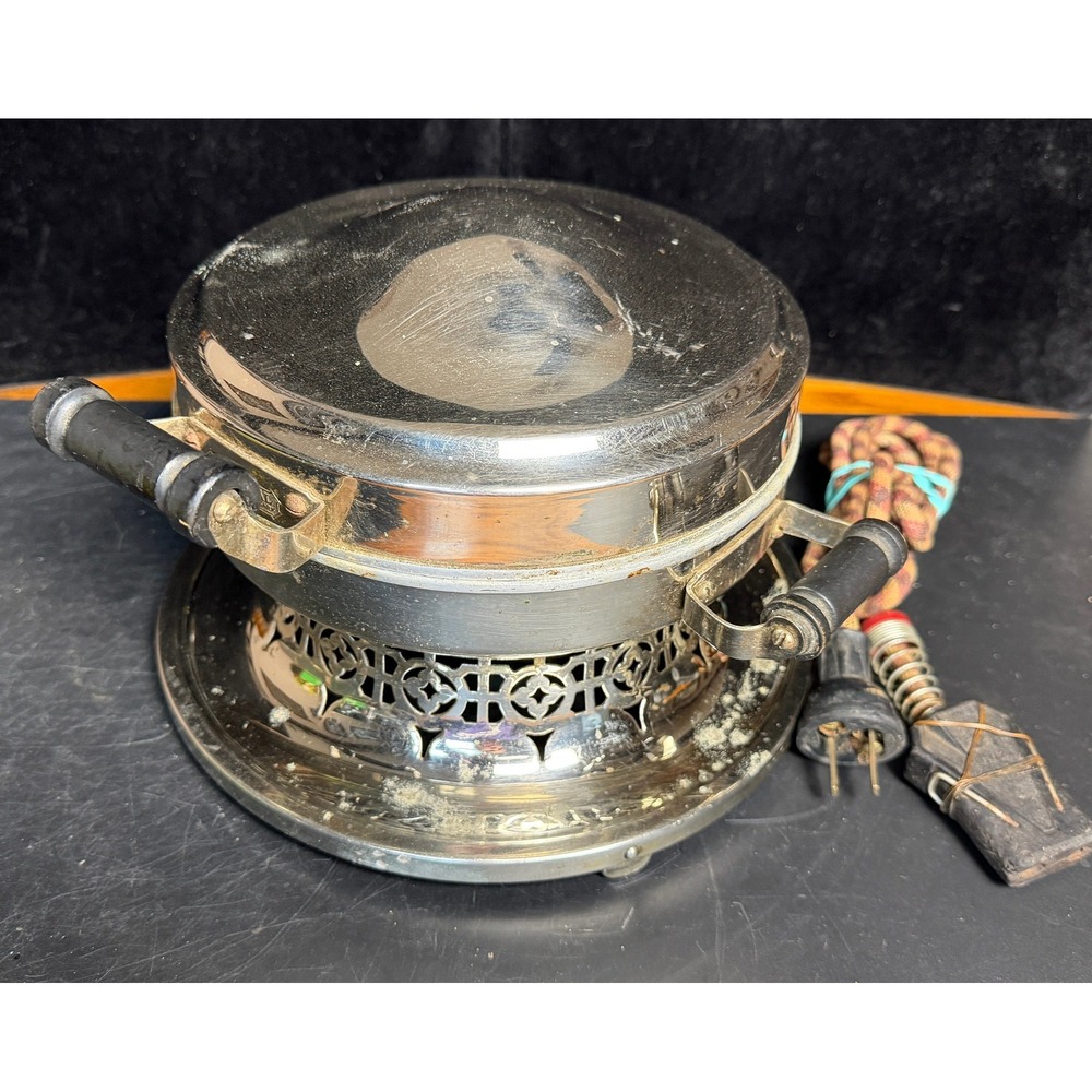 Vintage Universal Landers Frary & Clark E9314 Waffle Iron-Chrome Art Deco WORKS